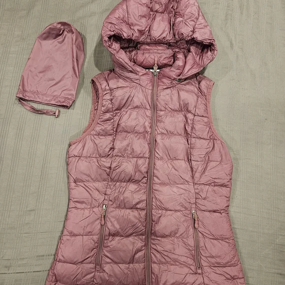 Women's Mauve Quilted Puffer Vest. - Picture 2 of 11